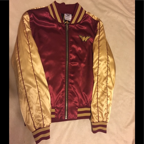 ⭐️NWT! ⭐️Official Wonder Woman DC Comics Jacket. - Picture 2 of 7